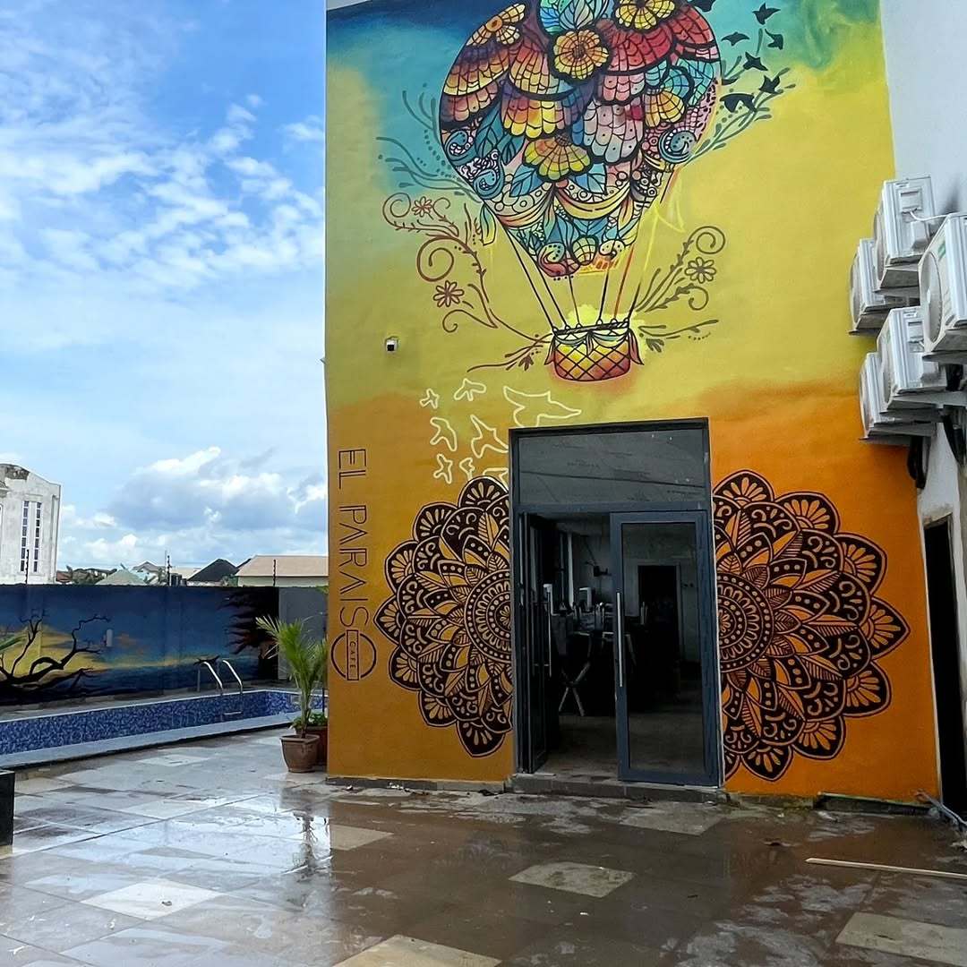 Beautiful Wall-painting With Hot Balloon Mural